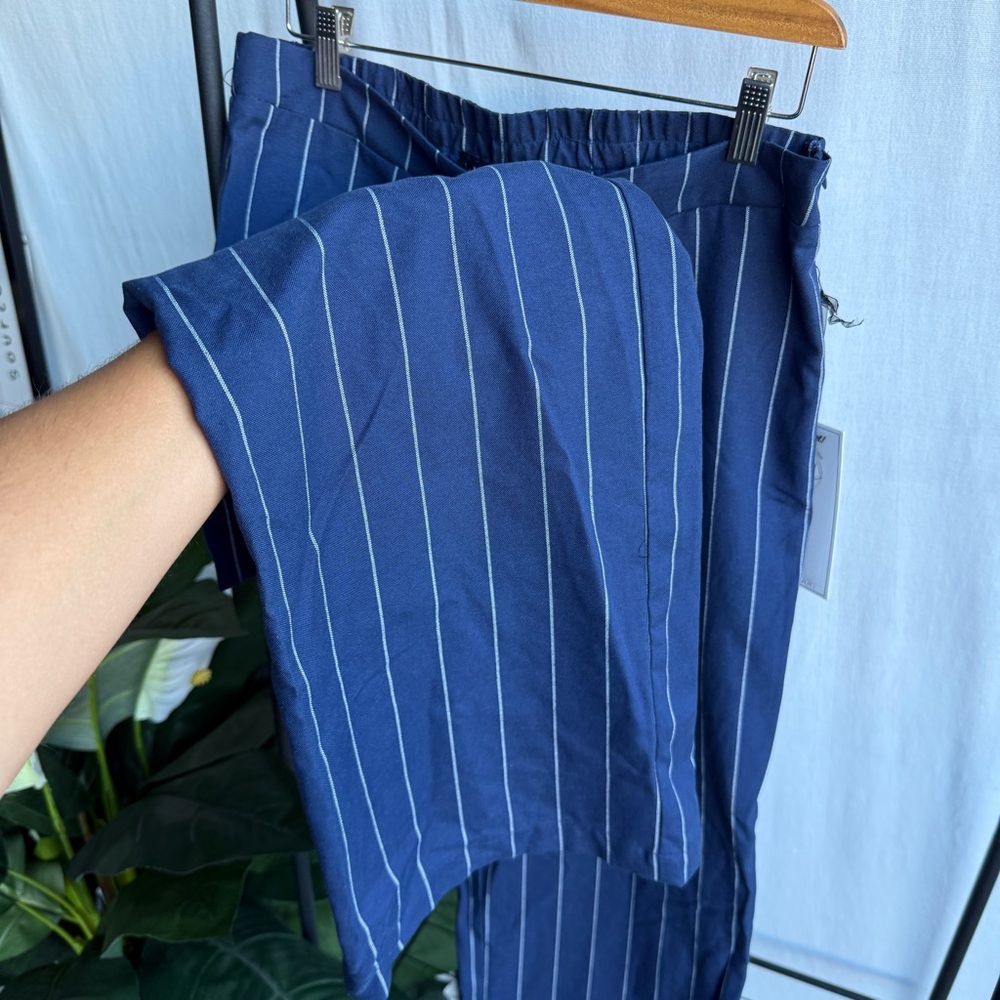 NWT Lulumari Navy Blue Pinstriped Straight/Wide Leg Trouser Style Pants / Size L - Picture 6 of 7